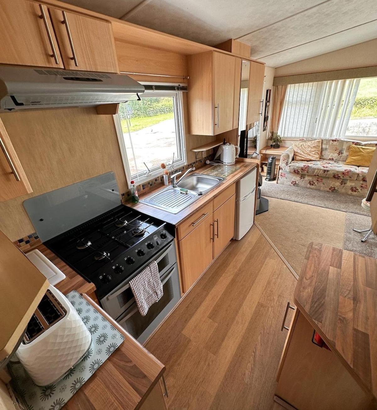 4-Bedroom Cosalt Caravan In Uddingston, Glasgow Kültér fotó