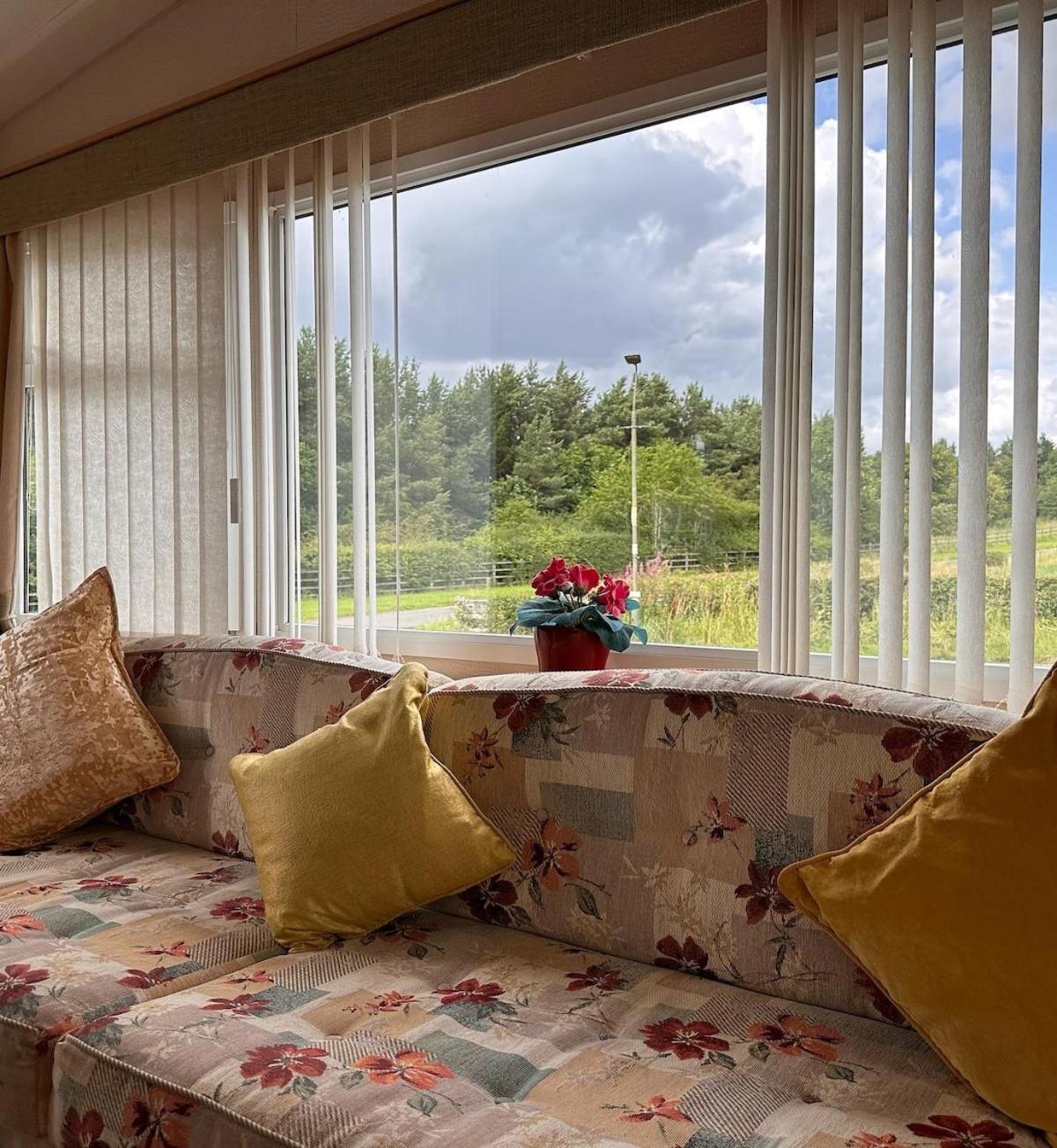 4-Bedroom Cosalt Caravan In Uddingston, Glasgow Kültér fotó